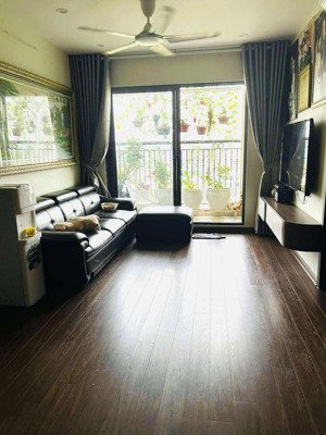 bán căn 2 ngủ 69m2 chung cư cuối nguyễn văn cừ homeland thượng thanh giá 5.05 tỷ:lh 