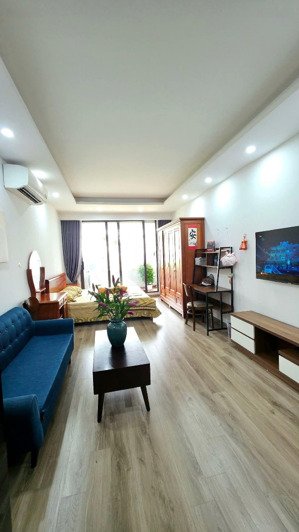 bán căn hộ tập thể tầng 4 nằm ở ngõ nguyễn chí thanh, nằm bên cạnh vincom nguyễn chí thanh