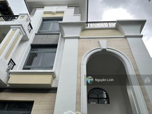 bán căn biệt thự song lập verosa park ngang 15x20 có sân vườn