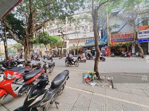 siêu phẩm mặt phố nghĩa tân 2 mặt thoáng - vừa ở vừa kinh doanh - vị trí đắc địa.