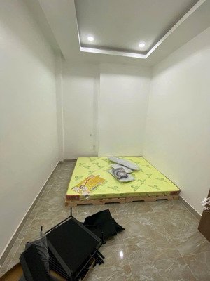 cho thuê phòng có nội thất - ngay cầu kiệu - vạn kiếp - thang máy hầm xe - nhà mới 100%