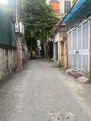 bán nhà gần hoàng quốc việt, võ chí công, cầu giấy, 33m2,mt4.2m,giá 5.xx tỷ, ngõ rộng, vt trung tâm