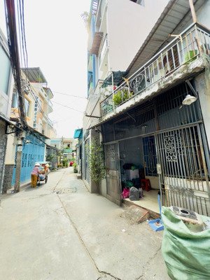 4,6 tỷ - 52m2, 2 tầng hẻm 4m, sổ hồng, âu dương lân, chánh hưng quận 8