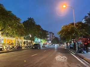 chỉ 7.6 tỷ có ngay căn nhà 6 tầng lô góc 2 thoáng thang máy full đồ ngay phố việt hưng, long biên