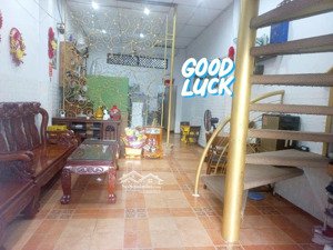 bán nhà chính chủ đường nguyễn văn quá q12
- dt: 4 x 20m công nhận 80m2 gác suốt - hẻm 3m