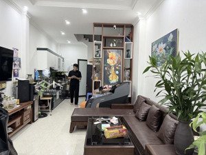 bán nhà phố trạm -cổ linh- long biên: 44m2 6tầng -4ngủ- full nội thất.gía chào 8,4tỷ (còn tl)
