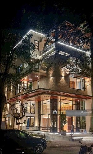 bán gấp định cư nước ngoài biệt thự thành thái, quận 10 - dt:10x20m - 3 tầng - giá chỉ 39 tỷ
