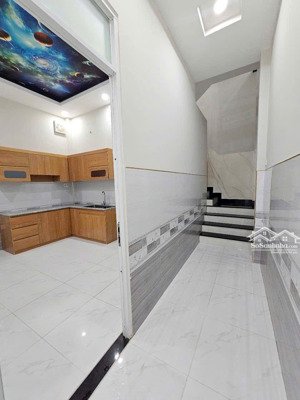 nhà mới dọn vào ở ngay 3 tầng ngang 6.3m hẻm thông - cách mặt tiền 50m chỉ 4tỷ950