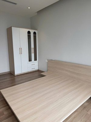 chính chủ gửi bán căn hộ 2pn 2wc 74m2 view hồ thiên nga toà l1 landmark.hl ạ