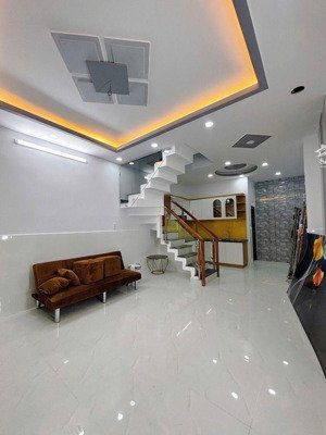 bán nhà tân phú- 36m2 cầu xéo. sát mặt tiền đường vài bước chân. 3.8t
