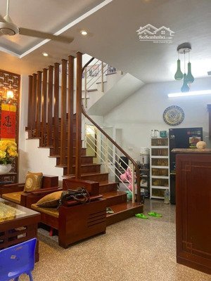 nhanh mới còn. nhà đẹp full nt, giá đt , ngõ thông sát phố, dân xây . dt 40m 5t mt4m giá 6,7 tỷ