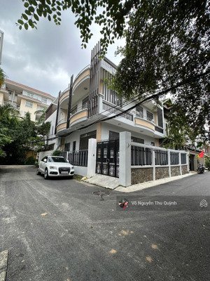 bán căn góc 2 mặt tiền đường làng báo chí thảo điền quận 2 (10x11m) giá 29 tỷ