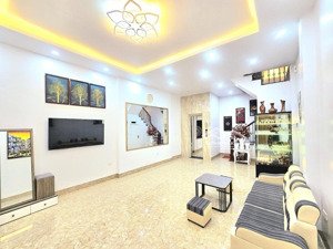 bán nhà đê la thành đống đa dân xây có ban công tặng nội thất ở ngay dt 35m 4t 7.5 tỷ