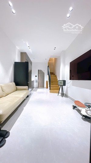 bán gấp nhà đẹp 3 tấm khu vip ẩm thực 20 thước giá 4 tỉ 650 hẻm 4m thông an ninh và giáp q1