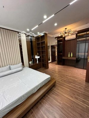 - bán nhà kim mã q.ba đình dt 43/46m 6 tầng kim mã 5 tầng thang máy ô tô đỗ cổng - sát sạt phố tr