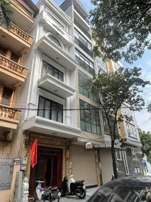 hiếm phân lô hoàng cầu, đống đa, giá 31,5 tỷ, 77m2, m.tiền 5m kinh doanh tốt, 2 thoáng, ô tô tránh