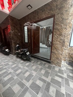 ngọc thụy .40m .5 tầng 11 triêu lh ( zalo) cho thuê nhà nguyên căn .mới đep