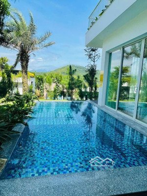 giá rẻ như cho: 8 tỷ/ căn biệt thự flamingo, thế đất cao, nội thất đẹp, có bể bơi giá 35tr/m