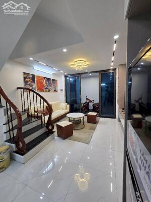 Nhà phố Hoàng Hoa Thám – Ngõ thông – Nhà đẹp, đủ nội thất – 45m2 – 4 tầng – 8.1 tỷ