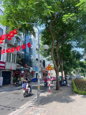 bán nhà mặt phố trích sài quận tây hồ hàng hiếm có trên thị trường dt 113m 5t mt 6.4m giá 112 tỷ.
