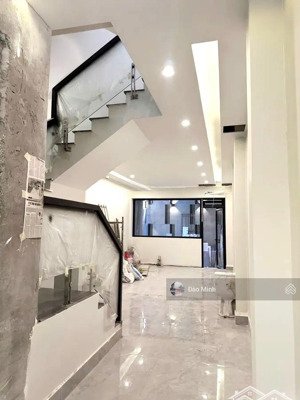 bán gấp! nhà đẹp phố hoàng cầu 5 tầng thang máy ô tô tránh kinh doanh/ở sướng dân trí cao, yên tĩnh