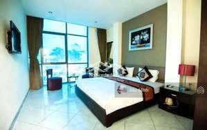 hiếm! chính chủ bán gấp khách sạn phố hoàng cầu đống đa, 8 tầng thang máy giá siêu hời