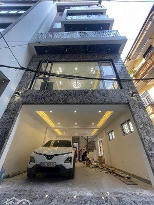 siêu phẩm hồng tiến,bồ đề, 45m , thang máy ,ga ra ô tô,phun nội thất ,chỉ 14 xty