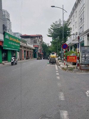 bán nhà - mặt phố - thuỵ khuê - kinh doanh - đa dạng - vủa hè rộng