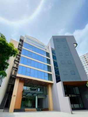 cho thuê nhà 38a trần quang diệu phường 14 quận 3 gần ngã tư lê văn sỹ.