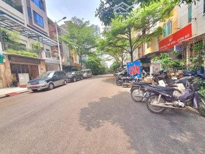 cần bán nhà khu đt văn khê , kd sầm uất vị trí đẹp gần chung cư gần chợ , 50m ra đường tố hữu