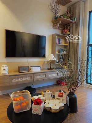 gia đình tôi cần tiền bán nhanh căn 1n skylake siêu hiếm trên thị trường.lh 