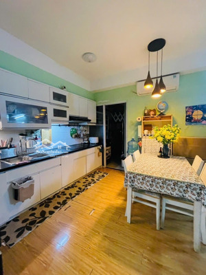 cho thuê căn góc lớn flora anh đào- lầu 9. full nội thất. ban công lớn nhìn ra global city. giá 9tr