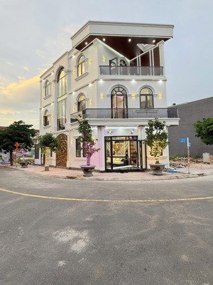 nhà mới lô góc full nội thất điện tử ngã 6 vòng xoay an phú. đẹp mê li