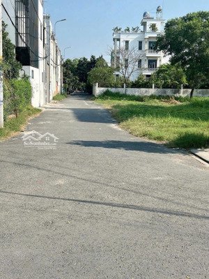 đất thủ dầu một dt 5x30m (thổ cư 120m2) đường xe hơi, giá 1 tỷ 250tr