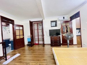 bán căn hộ tầng 1 biệt thự hàng chuối - nhà đẹp - vị trí đắc địa - lô góc thoáng - 55m2 - 6.3 tỷ