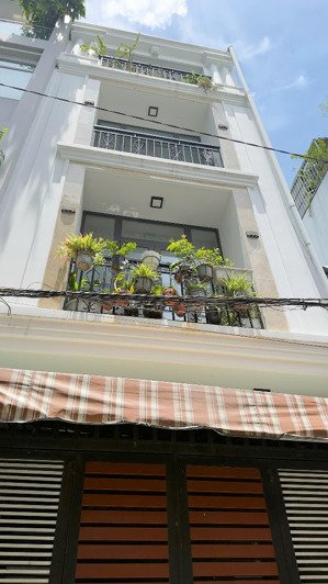 hẻm 1 / ngay chợ tân hương , nhà đúc 3,5 tấm , nhà mới vào ở liền