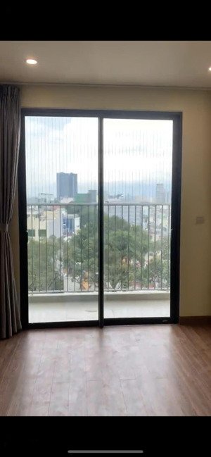 cho thuê căn hộ hà đô centrosa , 3pn+ , 2wc ,138m2 , nội thất cơ bản , view ngoài , giá 33 triệu