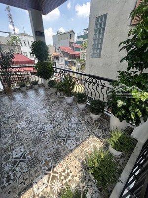 bán nhà phố kim mã gần vinhomes metropolis, ngõ ô tô, 5 tầng, 43m2, mặt tiền 4.2m, thang máy.