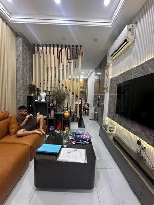 bán nhà riêng tại quỳnh mai, 7,45 tỷ, 32 m2, 4pn, 4wc, hướng đông nam