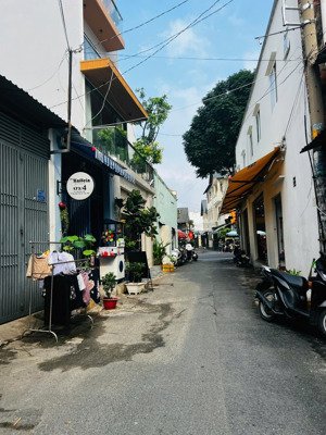 bán nhà hẻm 8m thông, đường tân sơn nhì, q.tân phú, dt 12x18m nh14.6m, giá 28.5 tỷ