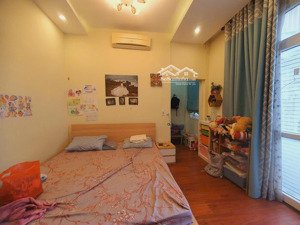 bán gấp - trần hữu tước - đống đa - ô tô đỗ - thoáng - vị trí đắc địa - dt 70m2 - 3 tầng