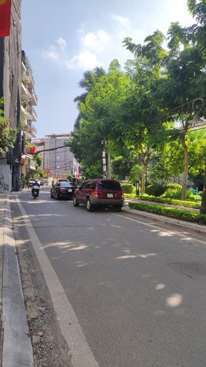 nhà hồ tây- giá cực tốt- phố từ hoa - 2 mặt đều là hồ