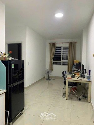 cho thuê căn hộ topazhome2 57m2 2pn 1wc có bàn ăn rèm tủ bếp trên dưới rèm cựa tbwc kệ giá 5t5