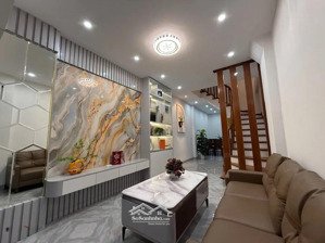 bán nhà lô góc bắc từ liêm. ô tô tải tránh nhau. nhà mới, full nội thất. giá chỉ hơn 6 tỷ