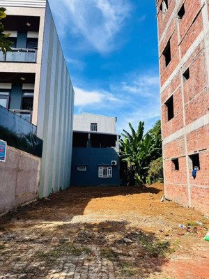 cần bán lô đất ngang 6 sát chợ hoà xuân