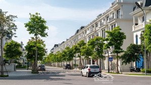 chính chủ bán shophouse đại lộ sầm uất nhất vin th dòng tiền 300tr/năm. lh nhận giá bán nhanh