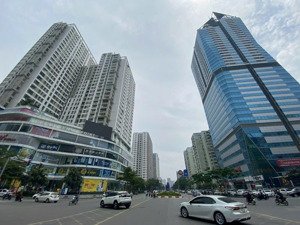 cho thuê nhà mặt phố lê văn lương. dt: 250m2. mt: 10m ( vị trí góc )