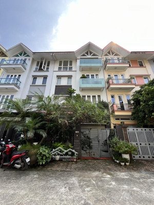 cho thuê nhà vạn phúc 100m x 5 tầng thang máy full nội thất 30tr 