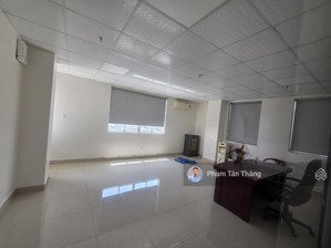 cần cho thuê diện tích 38m2 trên tầng 10 tòa nhà văn phòng mặt đường lê hồng phong