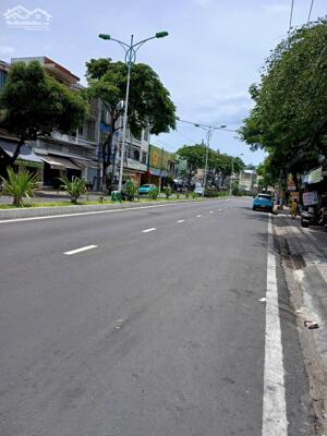 Nhà nát Vĩnh Nguyên Nha Trang, gần biển, đất đệp nở hậu. 2ty8